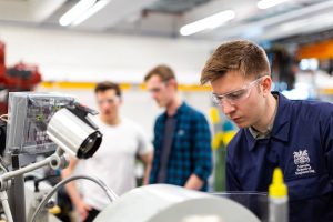 La formation et le développement des compétences en robotique pour les employés